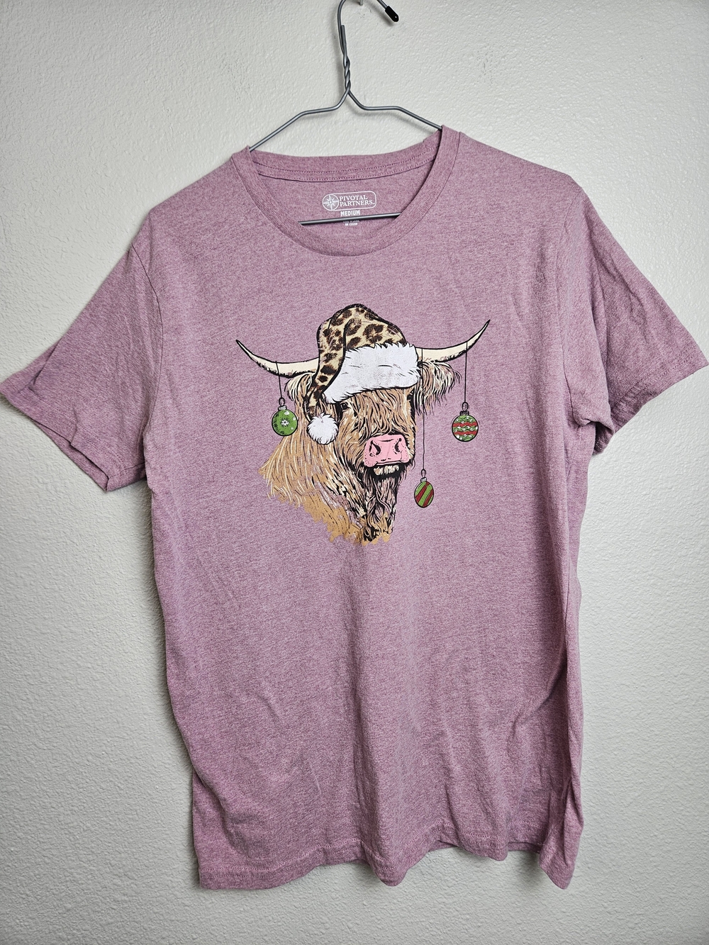 Women’s Mauve Highland Cow Christmas Holiday Tee Medium